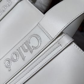 Кожаная сумка Chloé Woody Tote Детали 