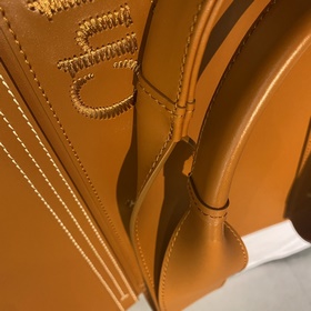 Кожаная сумка Chloé Woody Tote Детали 