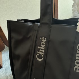 Большая сумка Chloé Woody изготовлена 