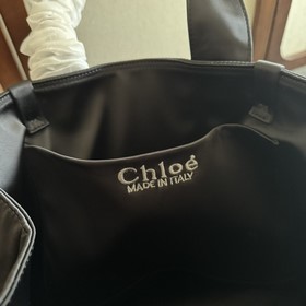 Большая сумка Chloé Woody изготовлена 
