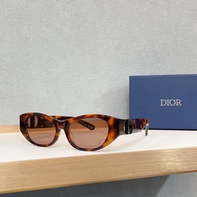 Официальный сайт DIOR Стиль МОДЕЛЬ： 
