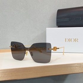 DIOR* Оверсайз  МОДЕЛЬ： CD CHAIN M