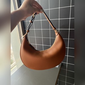 Сумка Crescent (коричневая) Эта сумк