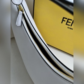 Белая сумка Fendipraphy большого разме