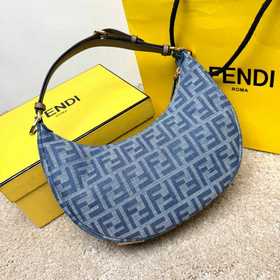 Сумка Fendigraphy Mini Crescent. Ее со