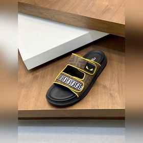 FENDI Флип-флопы и сандалии Fendi уже 