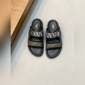 FENDI Флопсы и сандалии Fendi уже в пр