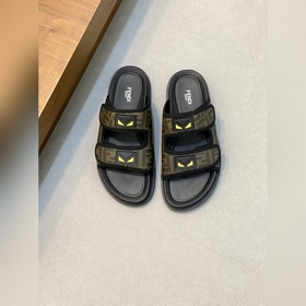 FENDI Флип-флопы и сандалии Fendi уже