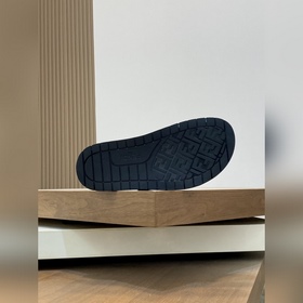 FENDI Флопсы и сандалии Fendi уже в пр