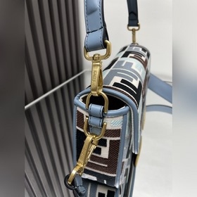 FENDI Лимитированная серия ярких вышит