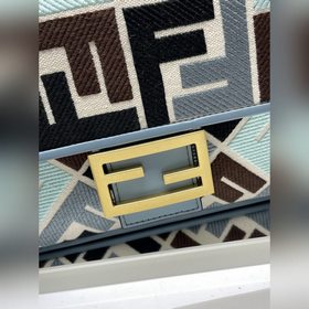 FENDI Лимитированная серия ярких вышит
