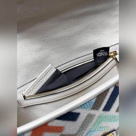 FENDI Лимитированная серия ярких вышит