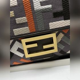 FENDI Лимитированная серия ярких вышит