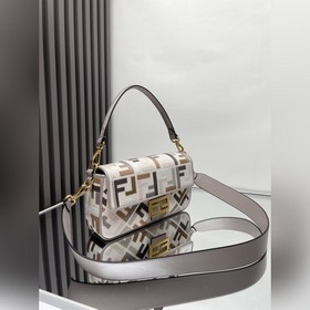 FENDI Лимитированная серия ярких вышит