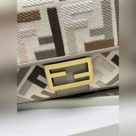 FENDI Лимитированная серия ярких вышит
