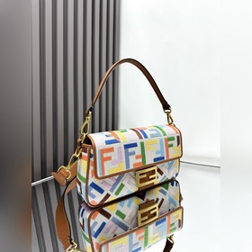 FENDI Лимитированная серия ярких вышит