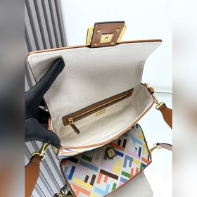 FENDI Лимитированная серия ярких вышит