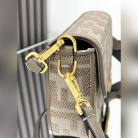 FENDI Лимитированная серия ярких вышит