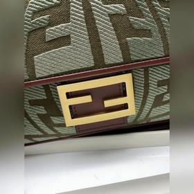 FENDI Лимитированная серия ярких вышит