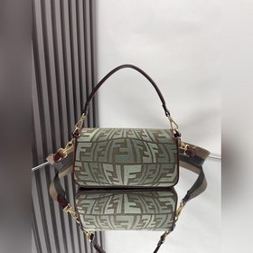 FENDI Лимитированная серия ярких вышит