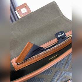 FENDI Лимитированная серия ярких вышит