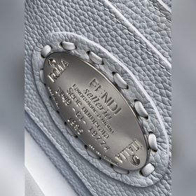 Светло-голубой Fendi Iconic Peekaboo