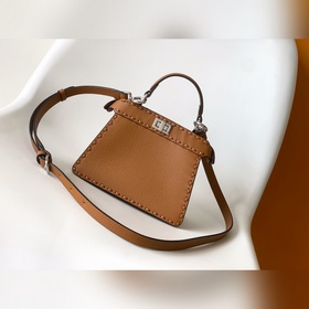 Коричневый Fendi Iconic Peekaboo ISe