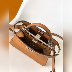 Коричневый Fendi Iconic Peekaboo ISe