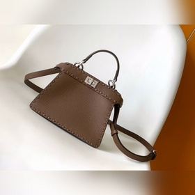 Глубокий кофе Fendi Iconic Peekaboo