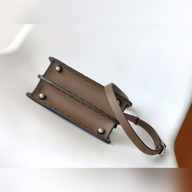 Глубокий кофе Fendi Iconic Peekaboo 