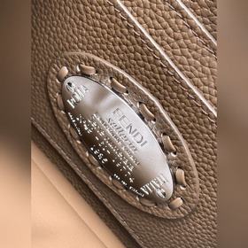 Глубокий кофе Fendi Iconic Peekaboo 