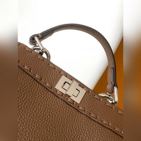 Глубокий кофе Fendi Iconic Peekaboo 