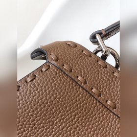 Глубокий кофе Fendi Iconic Peekaboo 