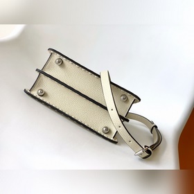 Белый Fendi Iconic Peekaboo ISeeU Mi