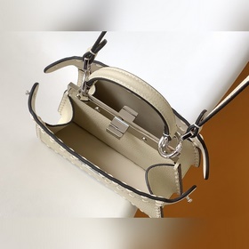 Белый Fendi Iconic Peekaboo ISeeU Mi