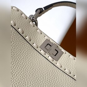 Белый Fendi Iconic Peekaboo ISeeU Mi