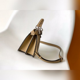 Абрикос Fendi Iconic Peekaboo ISeeU 