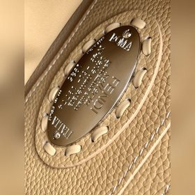 Абрикос Fendi Iconic Peekaboo ISeeU 