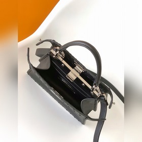 Черный Fendi Iconic Peekaboo ISeeU M
