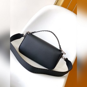 Fendi BAGUETTE Классическая сумка сред