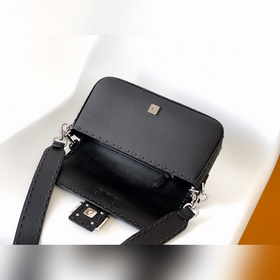 Fendi BAGUETTE Классическая сумка сред