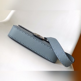 Fendi BAGUETTE Классическая сумка сред