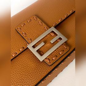 Fendi BAGUETTE Классическая сумка сред