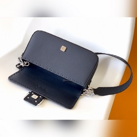 Fendi BAGUETTE Классическая сумка сред