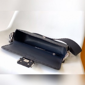 Fendi BAGUETTE Классическая сумка сред
