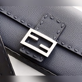 Fendi BAGUETTE Классическая сумка сред