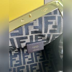 Светло-розовый Сумка Fendi First Min
