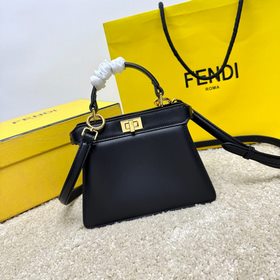 Черная Petite Fendi Peekaboo ISeeU P