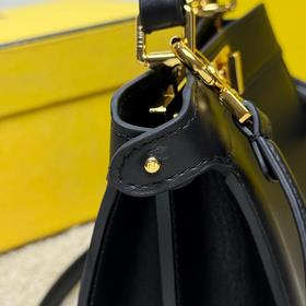 Черная Petite Fendi Peekaboo ISeeU P