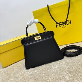 Черная Petite Fendi Peekaboo ISeeU P